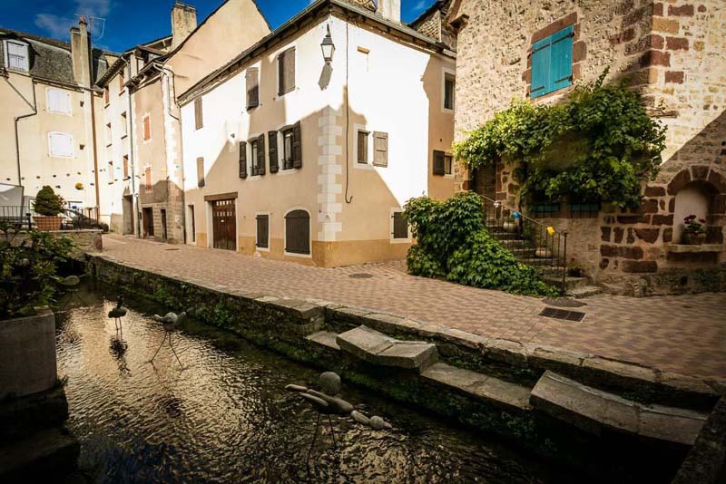 HÔTEL À LA CANOURGUE : EN QUOI L'HÔTEL DE CHARME CONTRIBUE AU DÉVELOPPEMENT DU TOURISME ?